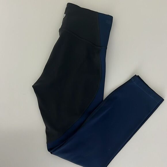 Lululemon Nulu Colour Block High-Rise Crop 23" Black / True Navy Size 4 - Picture 10 of 12